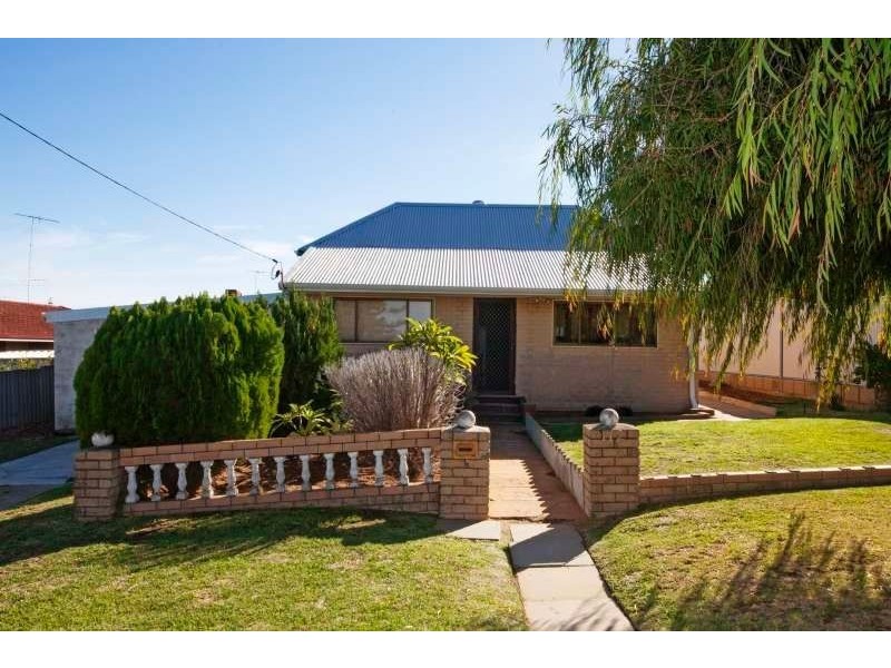 112 Winfield Street, Hamilton Hill WA 6163