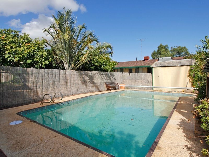 4 Hanlon Street, Hamilton Hill WA 6163