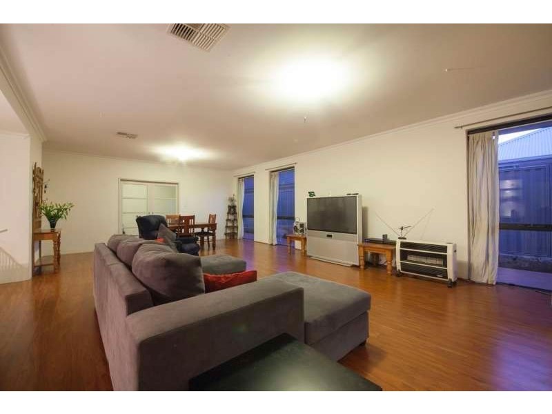 26 Yellowwood Avenue, Piara Waters WA 6112