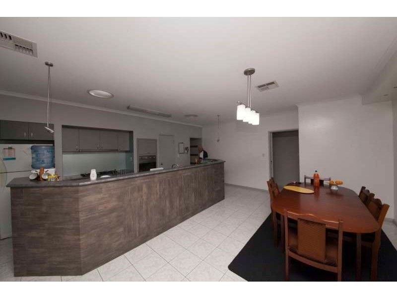 8B Shallow Street, Spearwood WA 6163