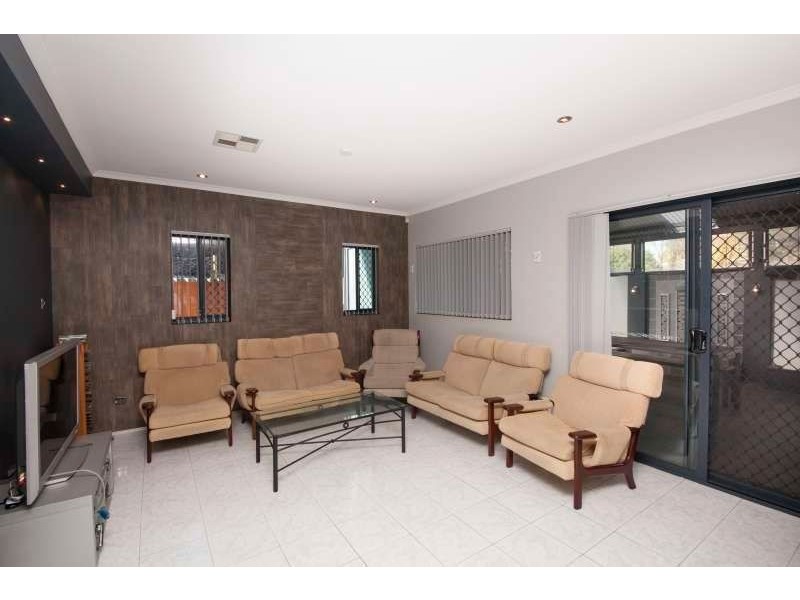 8B Shallow Street, Spearwood WA 6163