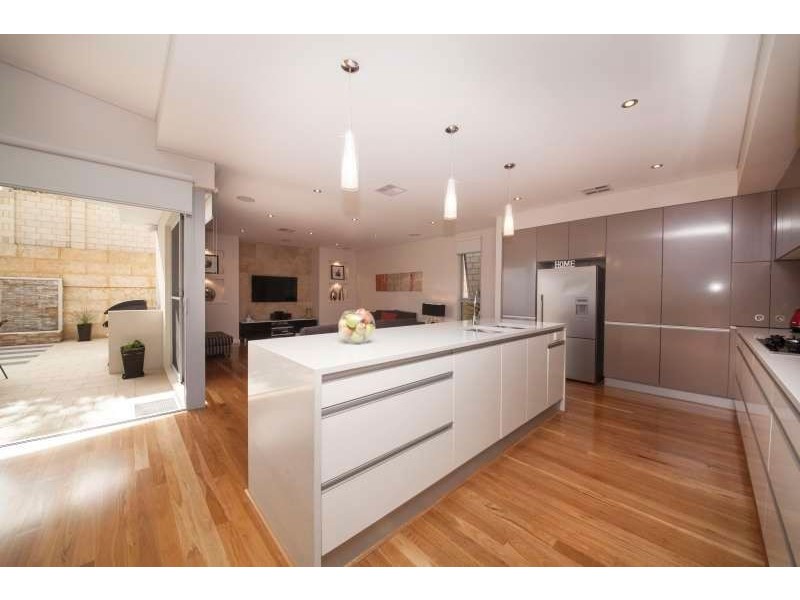 13 Newark Turn, North Coogee WA 6163