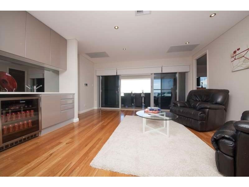 13 Newark Turn, North Coogee WA 6163