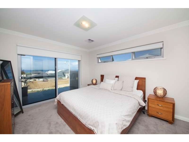 13 Newark Turn, North Coogee WA 6163