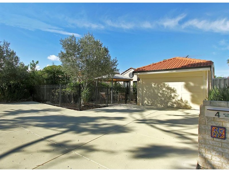 4 Manuel Close, Hamilton Hill WA 6163