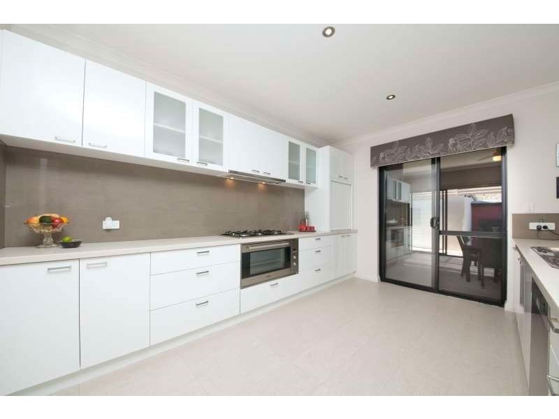 33 Panarea Crest, Yangebup WA 6164