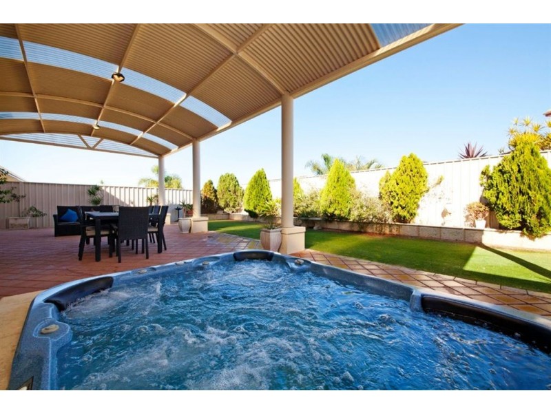 24 Fairbairn Road, Coogee WA 6166