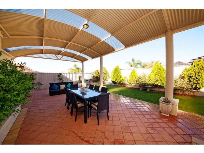 24 Fairbairn Road, Coogee WA 6166