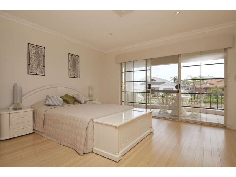 24 Fairbairn Road, Coogee WA 6166