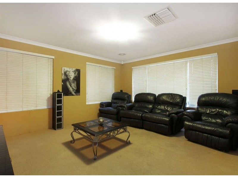 5 Ashendon Boulevard, Hammond Park WA 6164