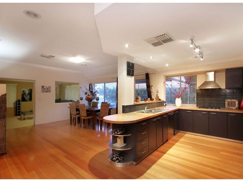 5 Ashendon Boulevard, Hammond Park WA 6164