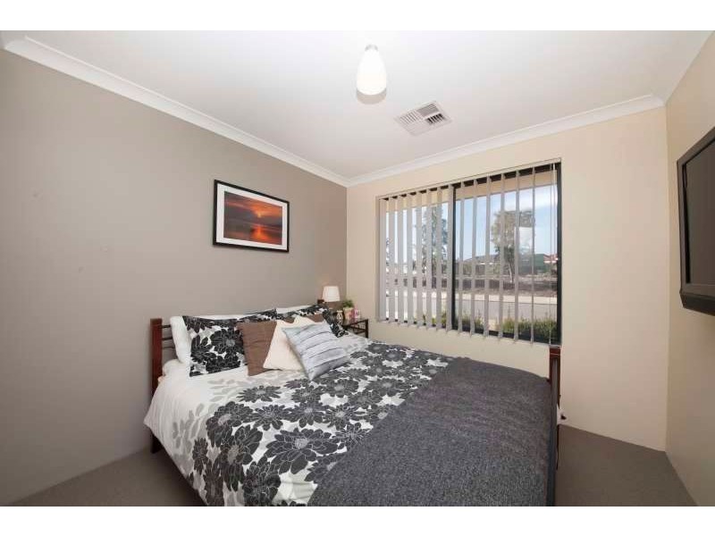 1 Swallowtail Avenue, Success WA 6164