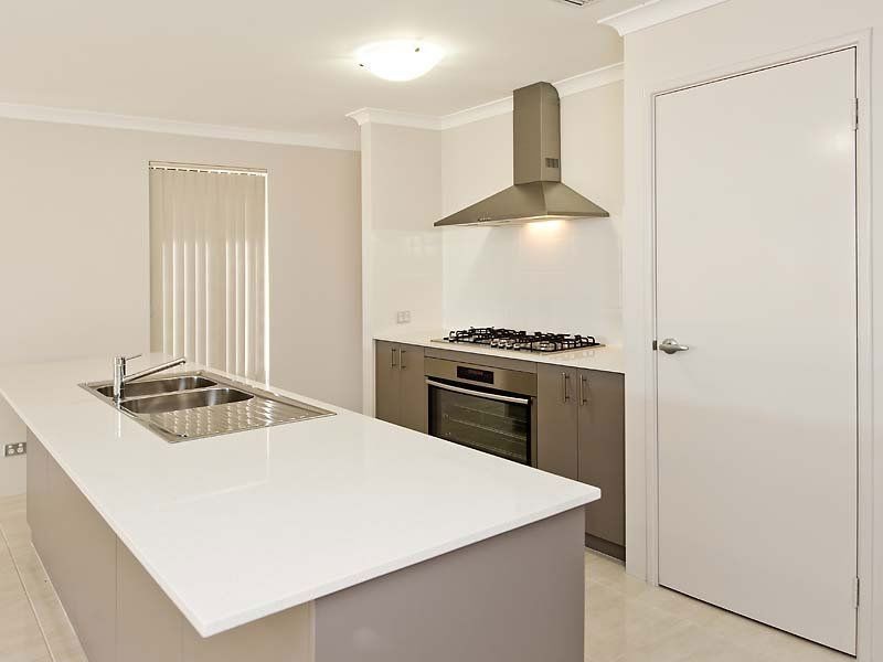 12 Holywell Street, Piara Waters WA 6112