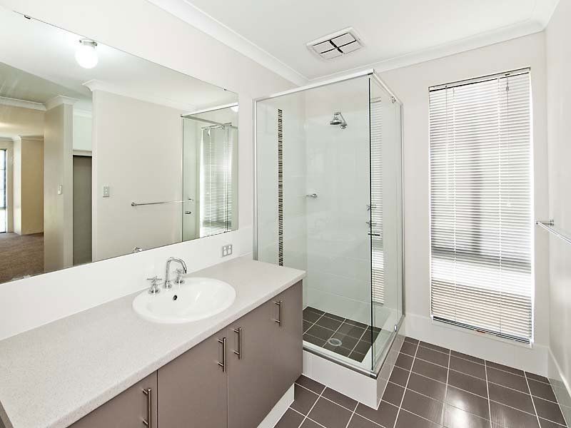 12 Holywell Street, Piara Waters WA 6112