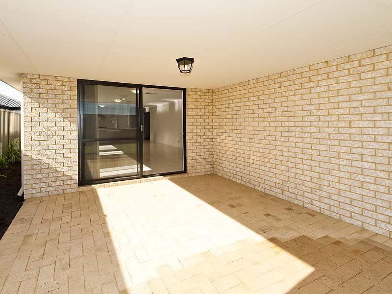 12 Holywell Street, Piara Waters WA 6112