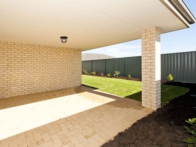 12 Holywell Street, Piara Waters WA 6112