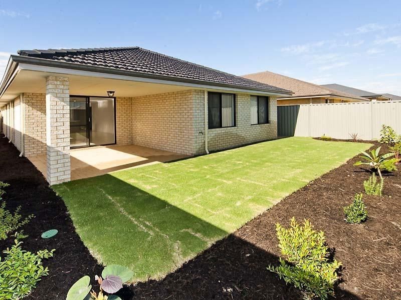 12 Holywell Street, Piara Waters WA 6112