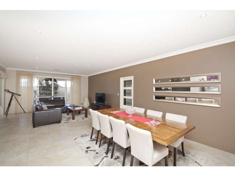 51 Riverina Parade, Munster WA 6166