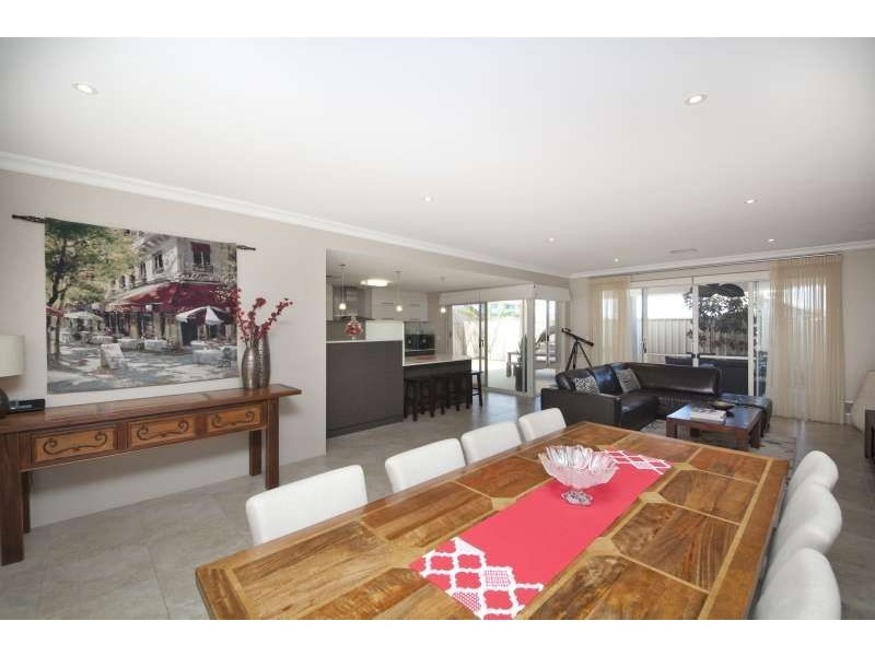 51 Riverina Parade, Munster WA 6166