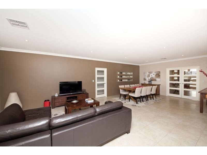 51 Riverina Parade, Munster WA 6166