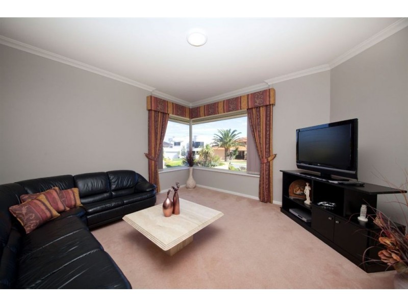 12 Fairview Street, Coogee WA 6166