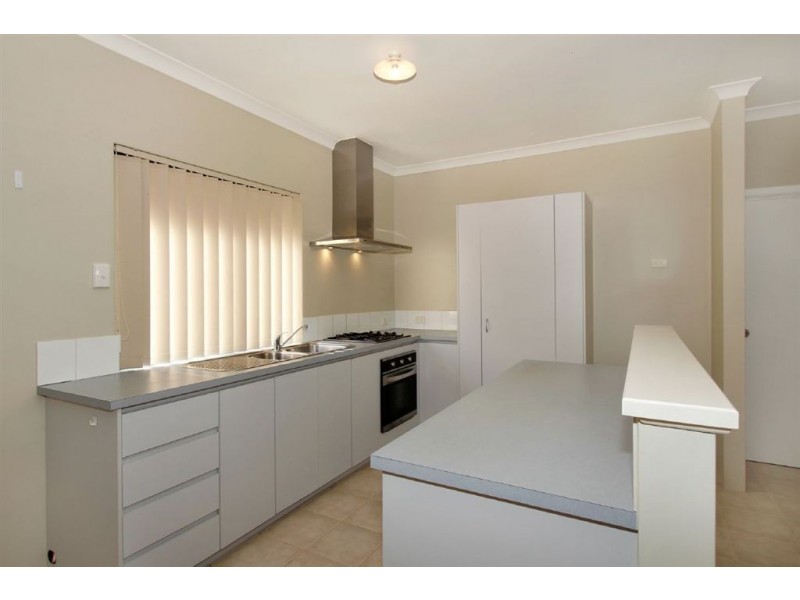 2/231 Hamilton Road, Coogee WA 6166