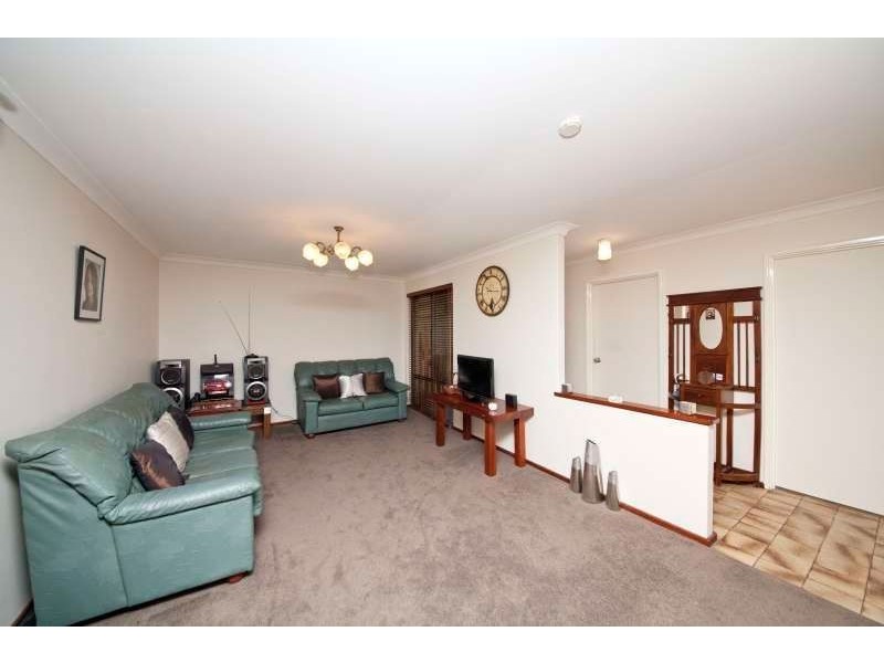 17 Krugger Place, Leeming WA 6149