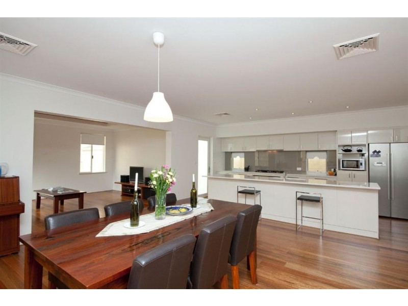 10 Cambria Link, North Coogee WA 6163