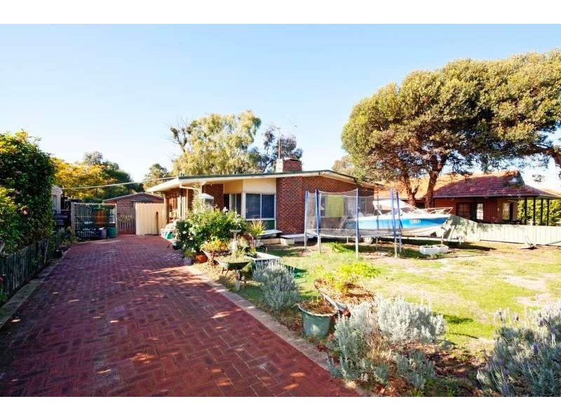 80 Bromley Road, Hilton WA 6163