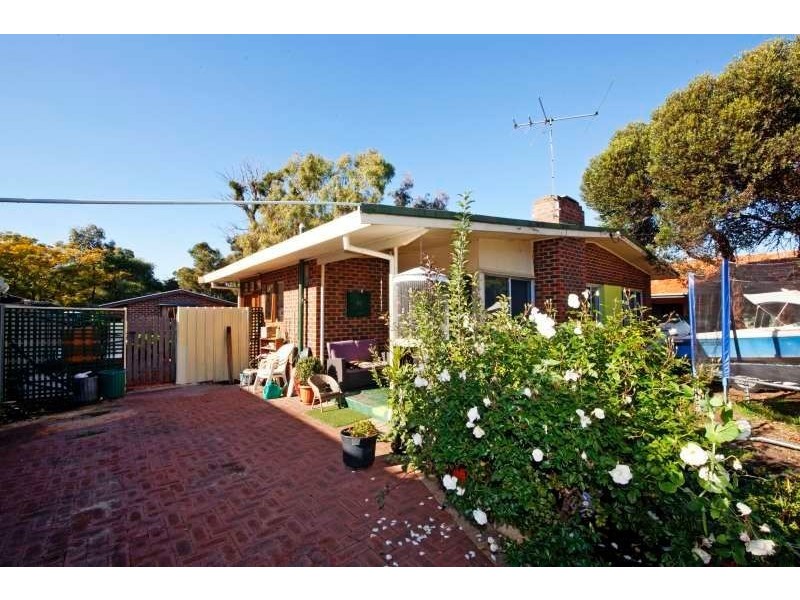 80 Bromley Road, Hilton WA 6163