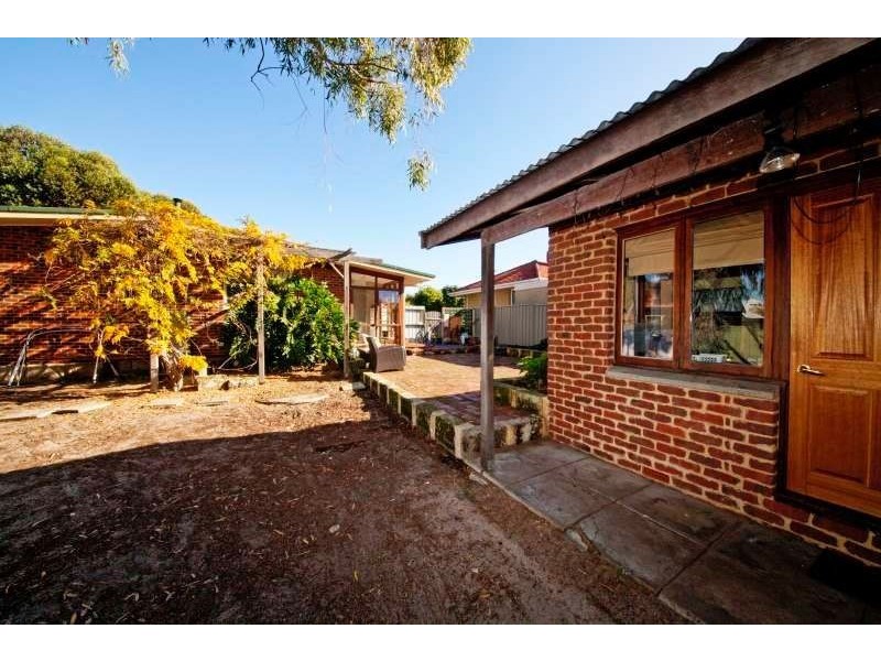 80 Bromley Road, Hilton WA 6163