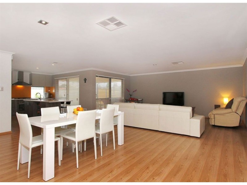 1 Kinloch Pass, Aubin Grove WA 6164