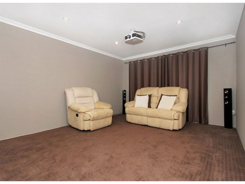 1 Kinloch Pass, Aubin Grove WA 6164