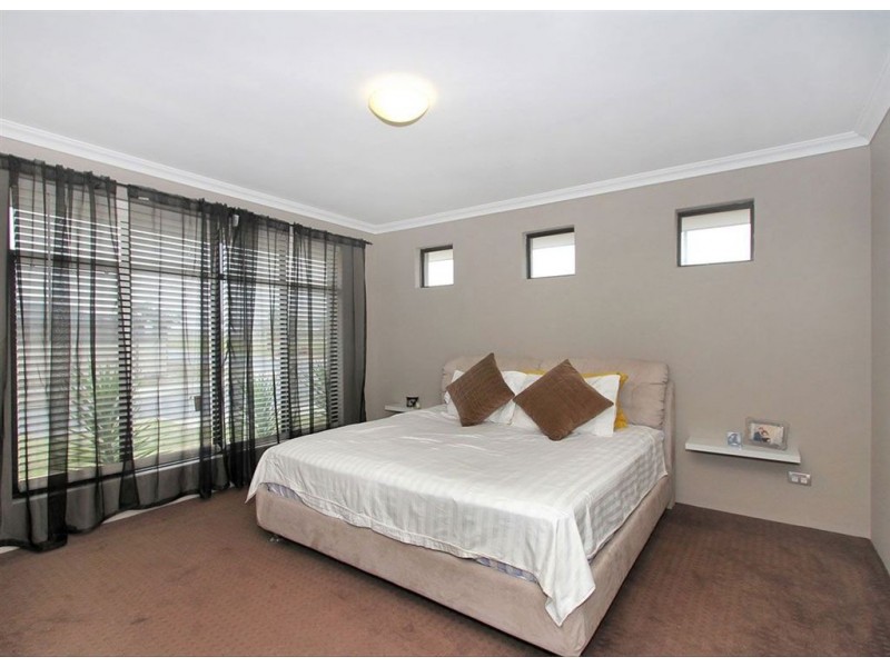 1 Kinloch Pass, Aubin Grove WA 6164