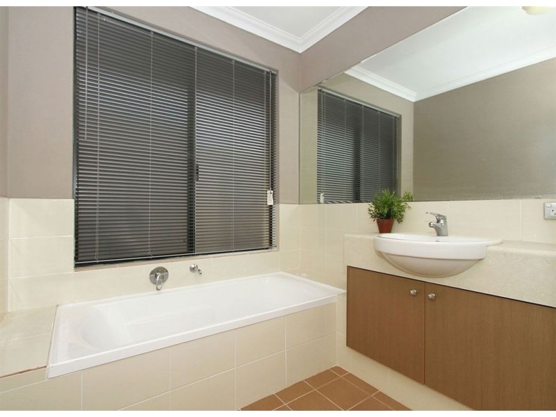 1 Kinloch Pass, Aubin Grove WA 6164