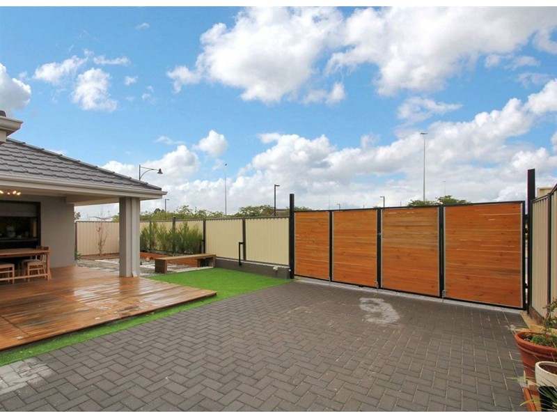 1 Kinloch Pass, Aubin Grove WA 6164