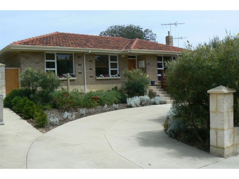 31 Bromley Road, Hilton WA 6163