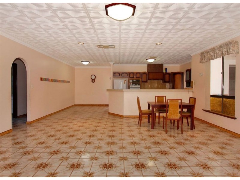 90 Marvel Avenue, Munster WA 6166