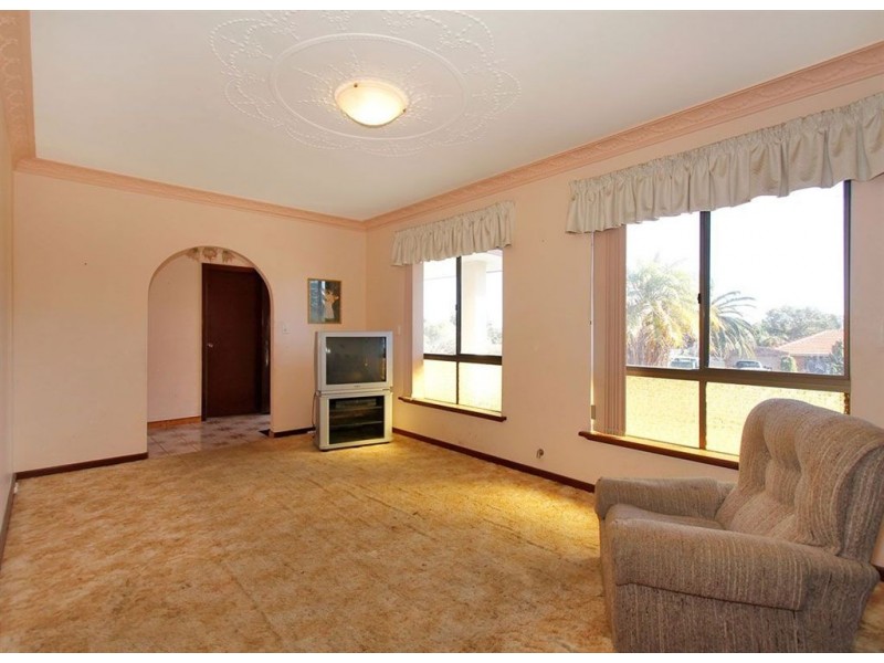 90 Marvel Avenue, Munster WA 6166