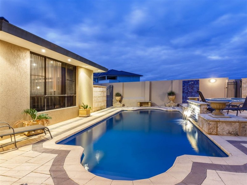 6 Viewcrest Rise, Coogee WA 6166