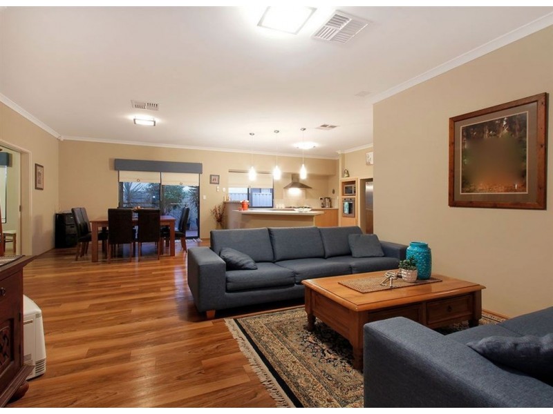 10 Warrego Street, Hammond Park WA 6164