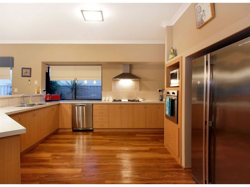 10 Warrego Street, Hammond Park WA 6164