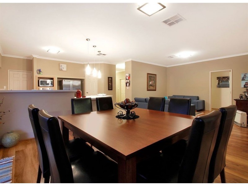 10 Warrego Street, Hammond Park WA 6164