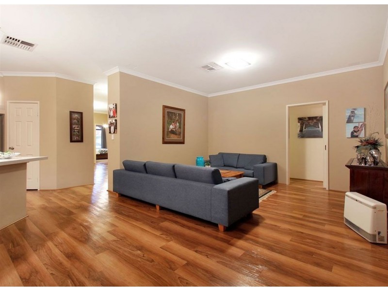 10 Warrego Street, Hammond Park WA 6164