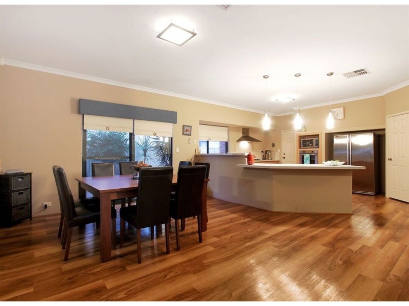 10 Warrego Street, Hammond Park WA 6164