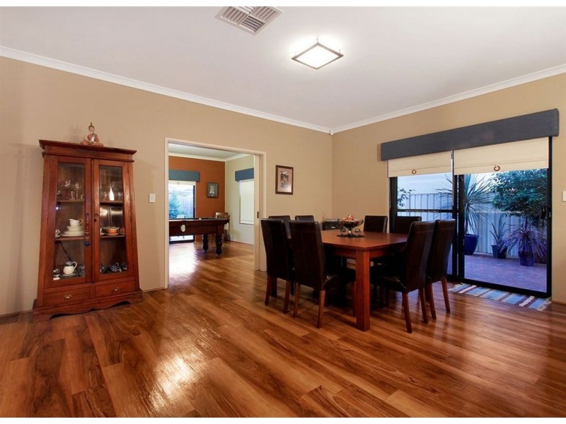 10 Warrego Street, Hammond Park WA 6164