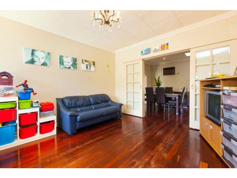 27 Wardle Road, Beaconsfield WA 6162