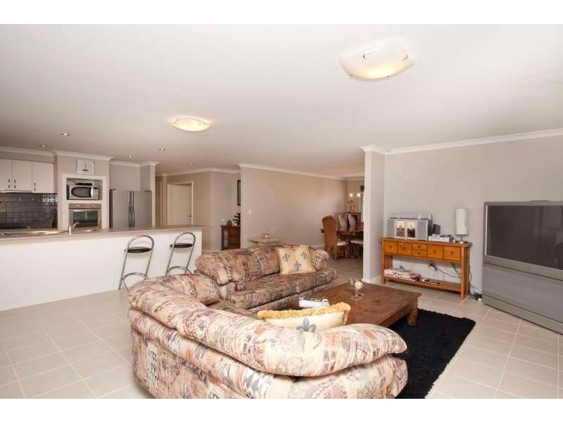 42 Honeyeater Street, Beeliar WA 6164