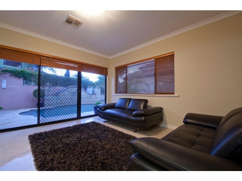 107 Glen Iris Drive, Jandakot WA 6164