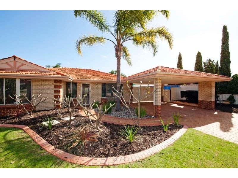 4 St Claire Gardens, Atwell WA 6164